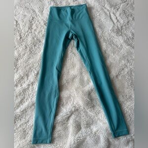 Lululemon Women’s Wunder Train High-Rise Tight 28” in teal blue/green color